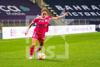 2022-10-14 - Tess Laplacette of Paris FC controls the ball during the Women's French championship D1 Arkema football match between Paris FC and Stade de Reims on October 14, 2022 at Charlety stadium in Paris, France - FOOTBALL - WOMEN'S FRENCH CHAMP - PARIS FC V STADE DE REIMS - FRENCH WOMEN DIVISION 1 - SOCCER
