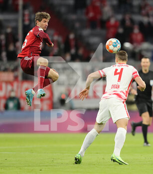 2022-02-05 - Thomas Muller of Bayern Munich and Willi Orban of RB Leipzig during the German championship Bundesliga football match between Bayern Munich and RB Leipzig on February 5, 2022 at Allianz Arena in Munich, Germany - BAYERN MUNICH VS RB LEIPZIG - GERMAN BUNDESLIGA - SOCCER