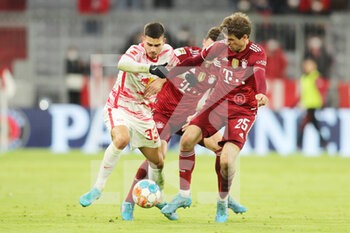 2022-02-05 - Andre Silva of RB Leipzig and Thomas Muller of Bayern Munich during the German championship Bundesliga football match between Bayern Munich and RB Leipzig on February 5, 2022 at Allianz Arena in Munich, Germany - BAYERN MUNICH VS RB LEIPZIG - GERMAN BUNDESLIGA - SOCCER