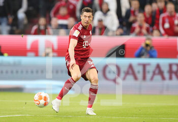 2022-04-23 - Robert Lewandowski of Bayern Munich during the German championship Bundesliga football match between Bayern Munich and Borussia Dortmund on April 23, 2022 at Allianz Arena in Munich, Germany - BAYERN MUNICH VS BORUSSIA DORTMUND - GERMAN BUNDESLIGA - SOCCER