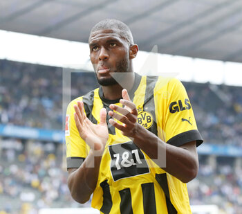 2022-08-27 - Anthony Modeste of Borussia Dortmund celebrates at full time during the German championship Bundesliga football match between Hertha BSC Berlin and Borussia Dortmund on August 27, 2022 at Olympiastadion in Berlin, Germany - FOOTBALL - GERMAN CHAMP - HERTHA BERLIN V BORUSSIA DORTMUND - GERMAN BUNDESLIGA - SOCCER