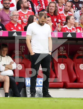 2022-10-29 - Coach Bo Svensson of Mainz looks dejected during the German championship Bundesliga football match between Bayern Munich and FSV Mainz on October 29, 2022 at Allianz Arena in Munich, Germany - FOOTBALL - GERMAN CHAMP - BAYERN MUNICH V MAINZ - GERMAN BUNDESLIGA - SOCCER