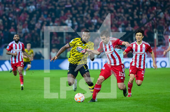 2022-11-13 - 7 LEVI GARCÍA of AEK FC competing with 15 SOKRATIS PAPASTATHOPOULOS of Olympiacos FC during Matchday 13, Greek Super League match between Olympiacos FC vs AEK FC at the Karaiskakis Stadium on November 13, 2022 in Athens, Greece. - OLYMPIACOS FC VS AEK FC - GREEK SUPER LEAGUE - SOCCER