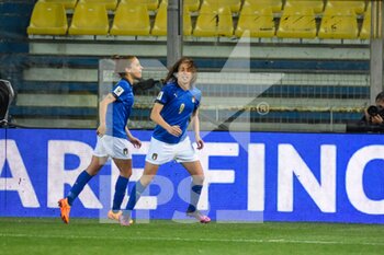 2022-04-08 - Daniela Sabatino (Italy) celebrates with teammates after scoring the 5-0 goal - QUALIFICAZIONI MONDIALI 2023 - ITALIA FEMMINILE VS LITUANIA - FIFA WORLD CUP - SOCCER