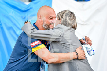 2022-09-06 - Hug between Romania's Head Coach Cristian Dulca and Italy's Head Coach Milena Bertolini - WORLD CUP 2023 QUALIFIERS - ITALY WOMEN VS ROMANIA - FIFA WORLD CUP - SOCCER