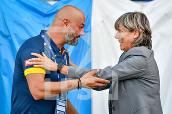 2022-09-06 - Romania's Head Coach Cristian Dulca with Italy's Head Coach Milena Bertolini - WORLD CUP 2023 QUALIFIERS - ITALY WOMEN VS ROMANIA - FIFA WORLD CUP - SOCCER