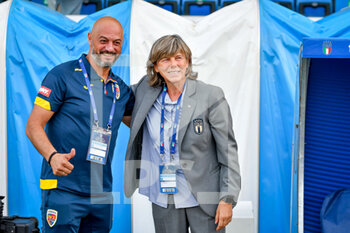 2022-09-06 - Romania's Head Coach Cristian Dulca and Italy's Head Coach Milena Bertolini - WORLD CUP 2023 QUALIFIERS - ITALY WOMEN VS ROMANIA - FIFA WORLD CUP - SOCCER