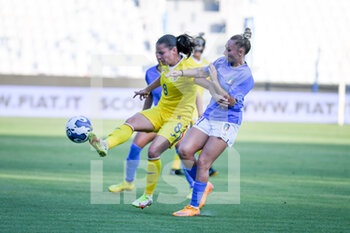 2022-09-06 - Romania's Stefania Vatafu in action against Italy's Giada Greggi - WORLD CUP 2023 QUALIFIERS - ITALY WOMEN VS ROMANIA - FIFA WORLD CUP - SOCCER