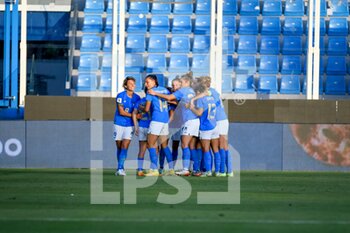 2022-09-06 - Italy's Valentina Giacinti celebrates after scoring a goal with teammates - WORLD CUP 2023 QUALIFIERS - ITALY WOMEN VS ROMANIA - FIFA WORLD CUP - SOCCER