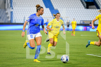 2022-09-06 - Italy's Arianna Caruso in action - WORLD CUP 2023 QUALIFIERS - ITALY WOMEN VS ROMANIA - FIFA WORLD CUP - SOCCER