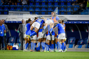 2022-09-06 - Italy's Lisa Boattin celebrates after scoring a goal with teammates - WORLD CUP 2023 QUALIFIERS - ITALY WOMEN VS ROMANIA - FIFA WORLD CUP - SOCCER