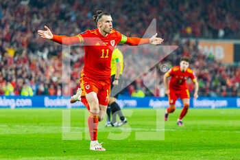 2022-03-24 - Wales? forward Gareth Bale celebrates scoring his side's second goal 2-0 during the 2022 Fifa World Cup, Qualifiers Play-off, Semi Final football match between Wales and Austria on March 24, 2022 at the Cardiff City Stadium in Cardiff, Wales - 2022 FIFA WORLD CUP, QUALIFIERS PLAY-OFF, SEMI FINAL - WALES VS AUSTRIA - FIFA WORLD CUP - SOCCER