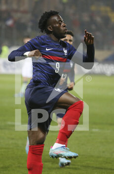 28/03/2022 - Arnaud Kalimuendo of France celebrates his goal during the International Under 21 Friendly football match between France and Northern Ireland on March 28, 2022 at Stade de L'Epopée in Calais, France - INTERNATIONAL UNDER 21 FRIENDLY - FRANCE VS NORTHERN IRELAND - FIFA MONDIALI - CALCIO