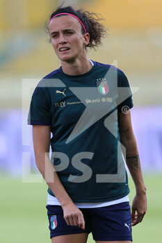 2022-04-07 - Barbara Bonansea of ITALY WOMEN looks on during the training session at Ennio Tardini on April 7, 2022 in Parma, Italy. - 2023 WOMEN'S WORLD CUP - PRESS CONFERENCE AND TRAINING PRIOR THE ITALY VS LITUANIA QUALIFICATION MATCH - FIFA WORLD CUP - SOCCER