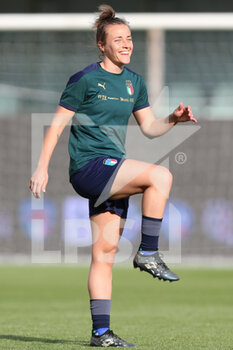 2022-04-07 - Aurora Galli of ITALY WOMEN smiles during the training session at Ennio Tardini on April 7, 2022 in Parma, Italy. - 2023 WOMEN'S WORLD CUP - PRESS CONFERENCE AND TRAINING PRIOR THE ITALY VS LITUANIA QUALIFICATION MATCH - FIFA WORLD CUP - SOCCER