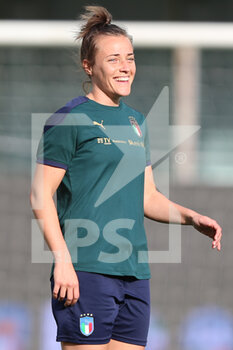 2022-04-07 - Aurora Galli of ITALY WOMEN smiles during the training session at Ennio Tardini on April 7, 2022 in Parma, Italy. - 2023 WOMEN'S WORLD CUP - PRESS CONFERENCE AND TRAINING PRIOR THE ITALY VS LITUANIA QUALIFICATION MATCH - FIFA WORLD CUP - SOCCER