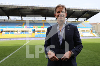 2022-04-07 - Kyle Krause president of PARMA CALCIO looks on during the training session at Ennio Tardini on April 7, 2022 in Parma, Italy. - 2023 WOMEN'S WORLD CUP - PRESS CONFERENCE AND TRAINING PRIOR THE ITALY VS LITUANIA QUALIFICATION MATCH - FIFA WORLD CUP - SOCCER