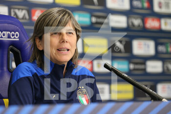 2022-04-07 - Milena Bertolini head coach of ITALY WOMEN during the Press Conference at Ennio Tardini on April 7, 2022 in Parma, Italy. - 2023 WOMEN'S WORLD CUP - PRESS CONFERENCE AND TRAINING PRIOR THE ITALY VS LITUANIA QUALIFICATION MATCH - FIFA WORLD CUP - SOCCER