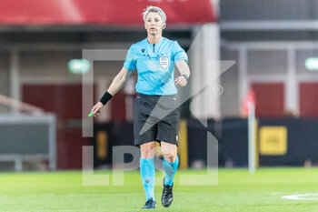 08/04/2022 - Referee Jana Adamkova during the 2023 FIFA Women’s World Cup, Qualifiers Group I football match between Wales and France on April 8, 2022 at Parc y Scarlets in Llanelli, Wales - 2023 FIFA WOMEN’S WORLD CUP, QUALIFIERS - WALES VS FRANCE - FIFA MONDIALI - CALCIO