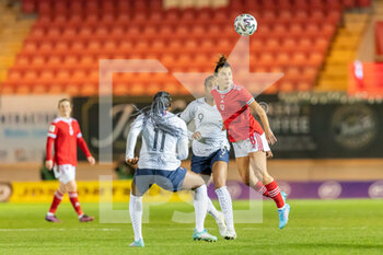 08/04/2022 - Angharad James (8) of Wales heads clear during the 2023 FIFA Women’s World Cup, Qualifiers Group I football match between Wales and France on April 8, 2022 at Parc y Scarlets in Llanelli, Wales - 2023 FIFA WOMEN’S WORLD CUP, QUALIFIERS - WALES VS FRANCE - FIFA MONDIALI - CALCIO