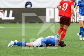 2022-04-12 - 12.04.2022, Thun, Stockhorn Arena, FIFA Women's World Cup 2023 Qualifiers: Switzerland - Italy, Arianna Caruso (Italy) is injured - FIFA WOMEN'S WORLD CUP 2023 QUALIFIERS: SWITZERLAND - ITALY - FIFA WORLD CUP - SOCCER