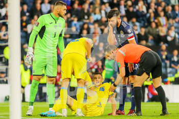 2022-06-01 - The referee has a word with Vitaliy Mykolenko of Ukraine during the FIFA World Cup 2022, Qualifiers Play-off football match between Scotland and Ukraine on June 1, 2022 at Hampden Park in Glasgow, Scotland - FOOTBALL - WORLD CUP 2022 - QUALIFIERS - PLAY OFF - SCOTLAND V UKRAINE - FIFA WORLD CUP - SOCCER