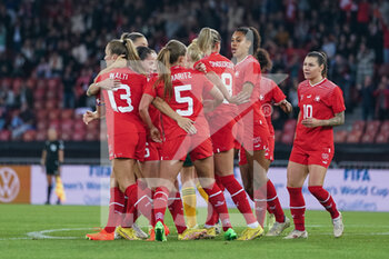 2022-10-11 - i11.10.2022, Zurich, Letzigrund, FIFA World Cup Playoffs: Switzerland - Wales, #10 Ramona Bachmann (Switzerland) celebrated her goal with teammates (1:1). - 2022 FIFA WOMEN'S WORLD CUP PLAYOFFS: SWITZERLAND - WALES - FIFA WORLD CUP - SOCCER