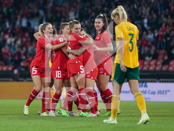 2022-10-11 - i11.10.2022, Zurich, Letzigrund, FIFA World Cup Playoffs: Switzerland - Wales, #10 Ramona Bachmann (Switzerland) celebrated her goal with teammates (1:1). #3 Gemma Evans (Wales) is disappointed. - 2022 FIFA WOMEN'S WORLD CUP PLAYOFFS: SWITZERLAND - WALES - FIFA WORLD CUP - SOCCER