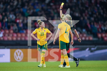 2022-10-11 - 11.10.2022, Zurich, Letzigrund, FIFA World Cup Playoffs: Switzerland - Wales, #13 Rachel Rowe (Wales) receives the yellow card from Tess Olofsson from Sweden - 2022 FIFA WOMEN'S WORLD CUP PLAYOFFS: SWITZERLAND - WALES - FIFA WORLD CUP - SOCCER