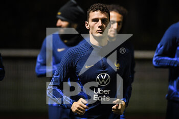 2022-11-14 - Benjamin PAVARD of France during the training of the French team, preparation for the 2022 World Cup in Qatar, on November 14, 2022 at Centre National du Football in Clairefontaine-en-Yvelines, France - FOOTBALL - WORLD CUP 2022 - TRAINING OF THE FRENCH TEAM - FIFA WORLD CUP - SOCCER