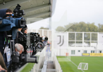 2022-11-14 - The press tribune during the first day of trying of the Brazil National football team before the final stage of the Qatar 2022 World Cup,  at the Juventus Training Center in Turin, Italy  Photo Nderim Kaceli - TRAINING OF BRASIL TEAM - FIFA WORLD CUP - SOCCER