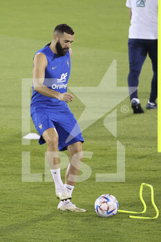 2022-11-19 - Karim Benzema of France during Team France practice ahead of the FIFA World Cup 2022 on November 19, 2022 in Doha, Qatar - FOOTBALL - WORLD CUP 2022 - PREVIEWS - 19/11 - FIFA WORLD CUP - SOCCER