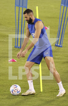 2022-11-19 - Karim Benzema of France during Team France practice ahead of the FIFA World Cup 2022 on November 19, 2022 in Doha, Qatar - FOOTBALL - WORLD CUP 2022 - PREVIEWS - 19/11 - FIFA WORLD CUP - SOCCER