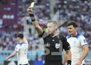 21/11/2022 - Referee Raphael Claus gives a yellow card during the FIFA World Cup 2022, Group B football match between England and Iran on November 21, 2022 at Khalifa International Stadium in Doha, Qatar - FOOTBALL - WORLD CUP 2022 - ENGLAND V IRAN - FIFA MONDIALI - CALCIO
