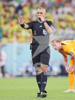 2022-11-21 - Referee Wilton Pereira Sampaio during the FIFA World Cup 2022, Group A football match between Senegal and Netherlands on November 21, 2022 at Al Thumama Stadium in Doha, Qatar - FOOTBALL - WORLD CUP 2022 - SENEGAL V NETHERLANDS - FIFA WORLD CUP - SOCCER