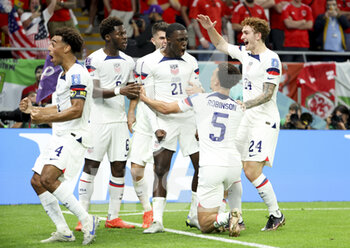 21/11/2022 - Timothy Weah of USA celebrates his goal with teammates during the FIFA World Cup 2022, Group B football match between United States and Wales on November 21, 2022 at Ahmad Bin Ali Stadium in Ar-Rayyan, Qatar - FOOTBALL - WORLD CUP 2022 - UNITED STATES V WALES - FIFA MONDIALI - CALCIO