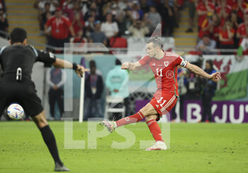 21/11/2022 - Gareth Bale of Wales scores the tying goal on a penalty kick during the FIFA World Cup 2022, Group B football match between United States and Wales on November 21, 2022 at Ahmad Bin Ali Stadium in Ar-Rayyan, Qatar - FOOTBALL - WORLD CUP 2022 - UNITED STATES V WALES - FIFA MONDIALI - CALCIO