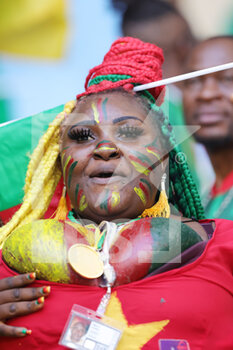 24/11/2022 - Cameroon fan during the FIFA World Cup 2022, Group G football match between Switzerland and Cameroon on November 24, 2022 at Al Janoub Stadium in Al Wakrah, Qatar - FOOTBALL - WORLD CUP 2022 - SWITZERLAND V CAMEROON - FIFA MONDIALI - CALCIO