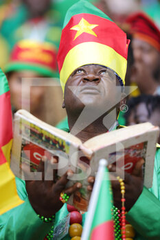 24/11/2022 - Cameroon fan during the FIFA World Cup 2022, Group G football match between Switzerland and Cameroon on November 24, 2022 at Al Janoub Stadium in Al Wakrah, Qatar - FOOTBALL - WORLD CUP 2022 - SWITZERLAND V CAMEROON - FIFA MONDIALI - CALCIO