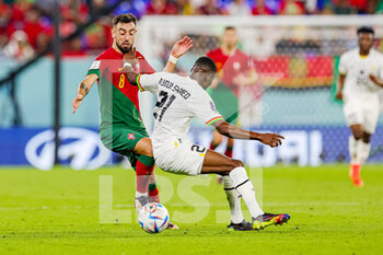 2022-11-24 - Bruno Fernandes (8) of Portugal battles with Salis Abdul Samed (21) of Ghana during the Fifa World Cup 2022, Group H football match between Portugal and Ghana on November 24, 2022 at Stadium 974 in Doha, Qatar - FOOTBALL - WORLD CUP 2022 - PORTUGAL V GHANA - FIFA WORLD CUP - SOCCER