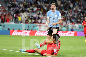 24/11/2022 - Federico Valverde of Uruguay, Lee Kang-In of South Korea during the FIFA World Cup 2022, Group H football match between Uruguay and Korea Republic on November 24, 2022 at Education City Stadium in Doha, Qatar - FOOTBALL - WORLD CUP 2022 - URUGUAY V KOREA REPUBLIC - FIFA MONDIALI - CALCIO