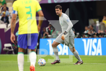 24/11/2022 - Brazil goalkeeper Alisson Becker during the FIFA World Cup 2022, Group G football match between Brazil and Serbia on November 24, 2022 at Lusail Stadium in Al Daayen, Qatar - FOOTBALL - WORLD CUP 2022 - BRAZIL V SERBIA - FIFA MONDIALI - CALCIO