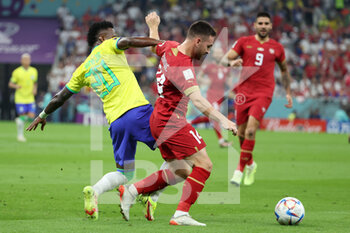24/11/2022 - Andrija Živkovic of Serbia, Vinicius Junior of Brazil (L) during the FIFA World Cup 2022, Group G football match between Brazil and Serbia on November 24, 2022 at Lusail Stadium in Al Daayen, Qatar - FOOTBALL - WORLD CUP 2022 - BRAZIL V SERBIA - FIFA MONDIALI - CALCIO