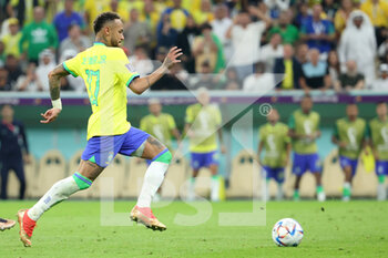 24/11/2022 - Neymar Jr of Brazil during the FIFA World Cup 2022, Group G football match between Brazil and Serbia on November 24, 2022 at Lusail Stadium in Al Daayen, Qatar - FOOTBALL - WORLD CUP 2022 - BRAZIL V SERBIA - FIFA MONDIALI - CALCIO