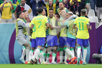 24/11/2022 - Richarlison of Brazil celebrates with teammates after putting his side 2-0 ahead during the FIFA World Cup 2022, Group G football match between Brazil and Serbia on November 24, 2022 at Lusail Stadium in Al Daayen, Qatar - FOOTBALL - WORLD CUP 2022 - BRAZIL V SERBIA - FIFA MONDIALI - CALCIO