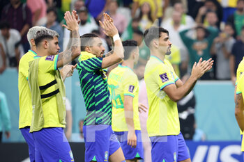 24/11/2022 - Team Brazil celebrate winning following the FIFA World Cup 2022, Group G football match between Brazil and Serbia on November 24, 2022 at Lusail Stadium in Al Daayen, Qatar - FOOTBALL - WORLD CUP 2022 - BRAZIL V SERBIA - FIFA MONDIALI - CALCIO