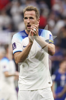 2022-11-25 - Harry Kane of England salutes the supporters following during the FIFA World Cup 2022, Group B football match between Qatar and Senegal on November 25, 2022 at Al Bayt Stadium in Al Khor, Qatar - FOOTBALL - WORLD CUP 2022 - ENGLAND V UNITED STATES - FIFA WORLD CUP - SOCCER