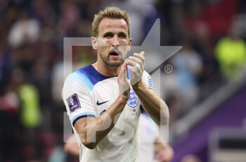 2022-11-25 - Harry Kane of England salutes the supporters following during the FIFA World Cup 2022, Group B football match between Qatar and Senegal on November 25, 2022 at Al Bayt Stadium in Al Khor, Qatar - FOOTBALL - WORLD CUP 2022 - ENGLAND V UNITED STATES - FIFA WORLD CUP - SOCCER