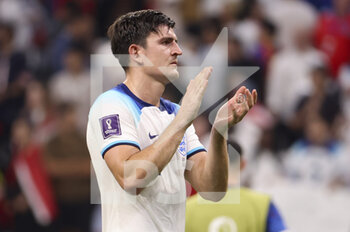 2022-11-25 - Harry Maguire of England salutes the supporters following during the FIFA World Cup 2022, Group B football match between Qatar and Senegal on November 25, 2022 at Al Bayt Stadium in Al Khor, Qatar - FOOTBALL - WORLD CUP 2022 - ENGLAND V UNITED STATES - FIFA WORLD CUP - SOCCER