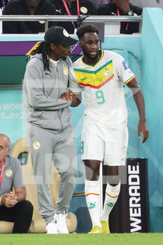 2022-11-25 - Boulaye Dia of Senegal celebrates his goal with Coach of Senegal Aliou Cisse during the FIFA World Cup 2022, Group A football match between Qatar and Senegal on November 25, 2022 at Al Thumama Stadium in Doha, Qatar - FOOTBALL - WORLD CUP 2022 - QATAR V SENEGAL - FIFA WORLD CUP - SOCCER